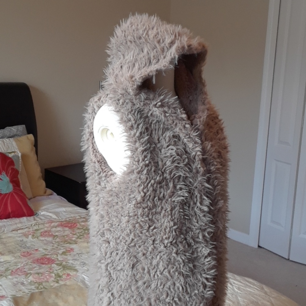 Vest - Picture 2 of 4